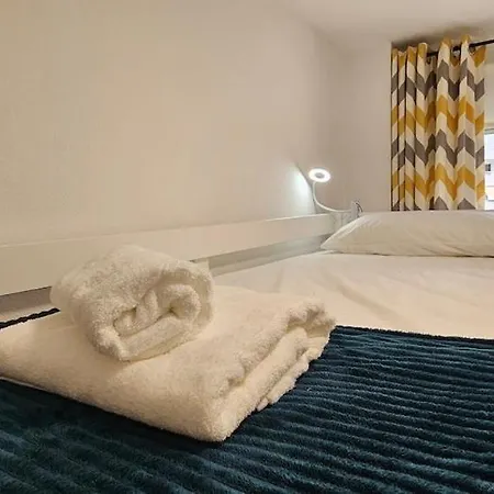 Oceana Beachfront - Sea Views, Pool & شقة *
