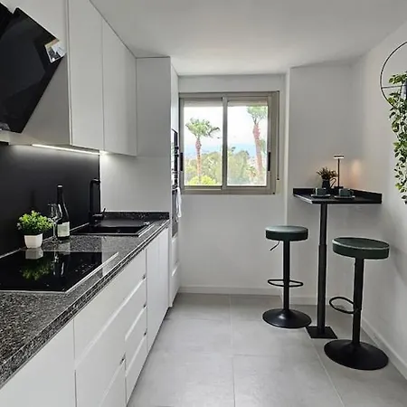 Oceana Beachfront - Sea Views, Pool & * كاليبي
