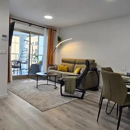 Oceana Beachfront - Sea Views, Pool & شقة